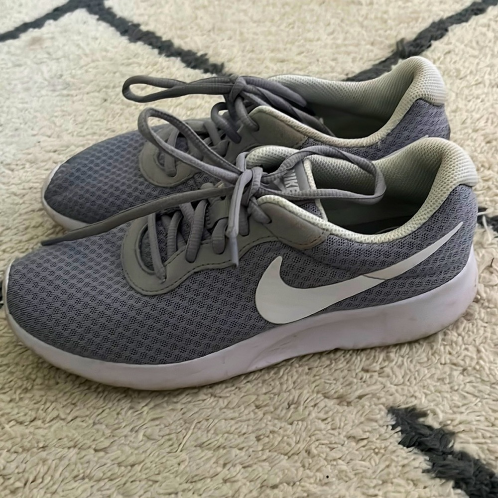 Women’s gray Nike gym shoes - Picture 1 of 4